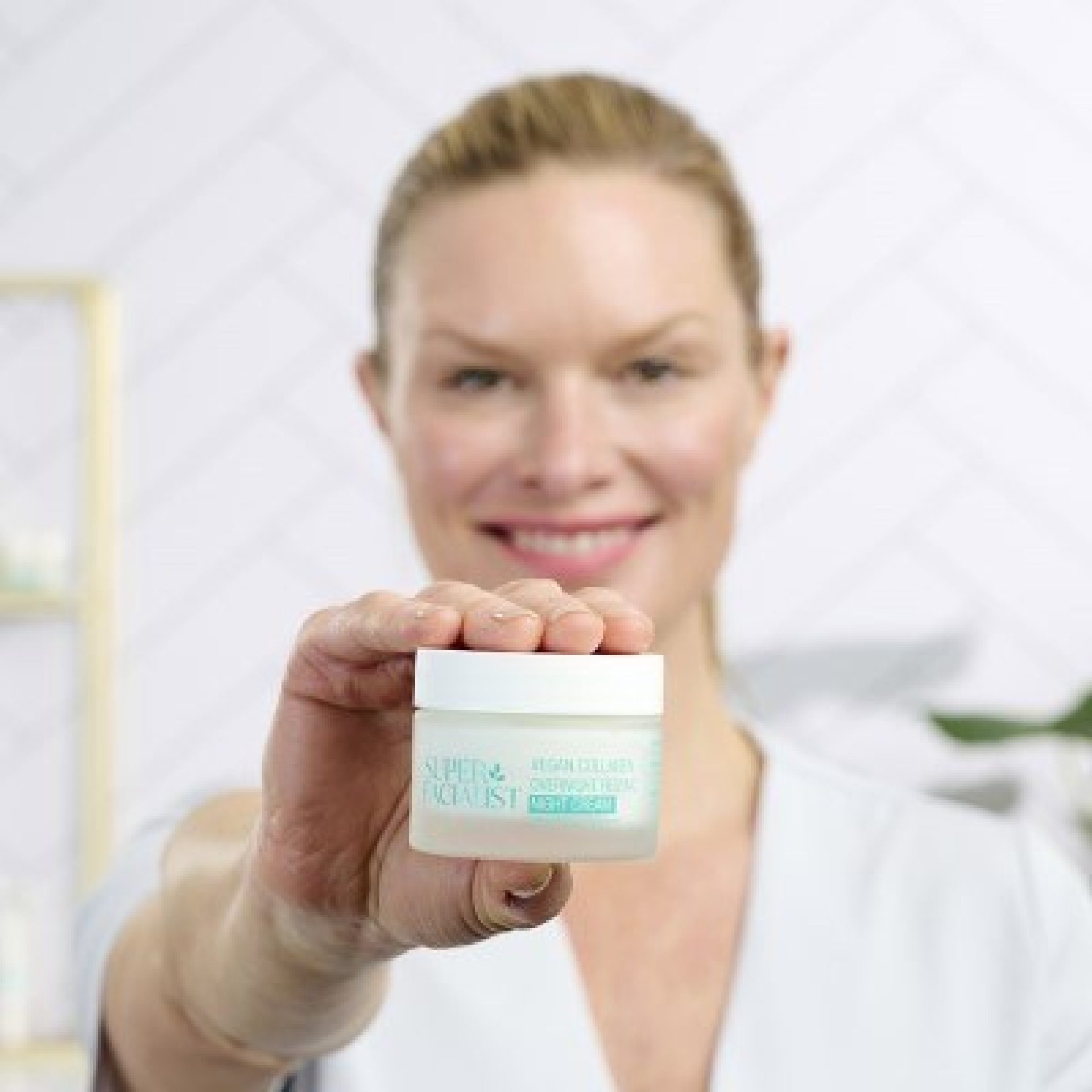 Super facialist sleep smart nightcream charlotte